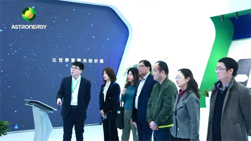 巴基斯坦駐上?？傤I(lǐng)事一行到訪(fǎng)正泰新能海寧總部