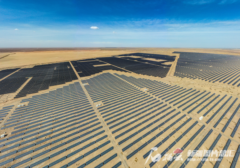 航拍新疆丨兵團單體容量最大的光伏基地加緊施工
