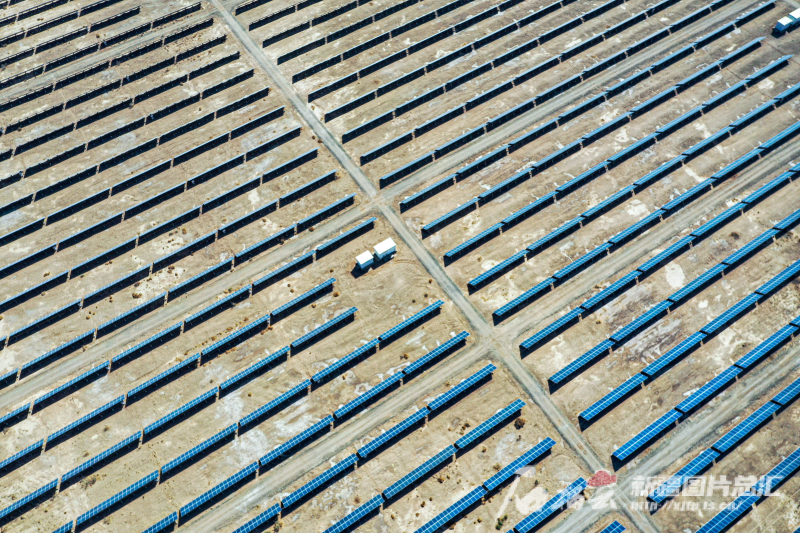 航拍新疆丨兵團單體容量最大的光伏基地加緊施工