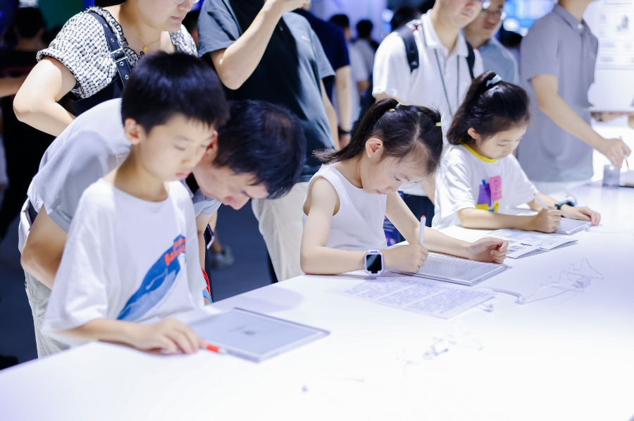 年銷(xiāo)量80萬(wàn)臺，墨水屏護眼成學(xué)習平板新趨勢